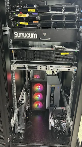 GPU hızlandırmalı sunucu kabini